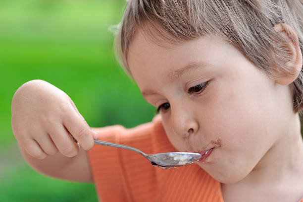 istock Little girl eating 182171251