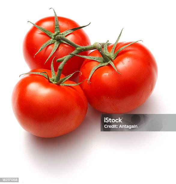 Foto de Três Tomate e mais fotos de stock de Tomate - Tomate, Figura para recortar, Fundo Branco