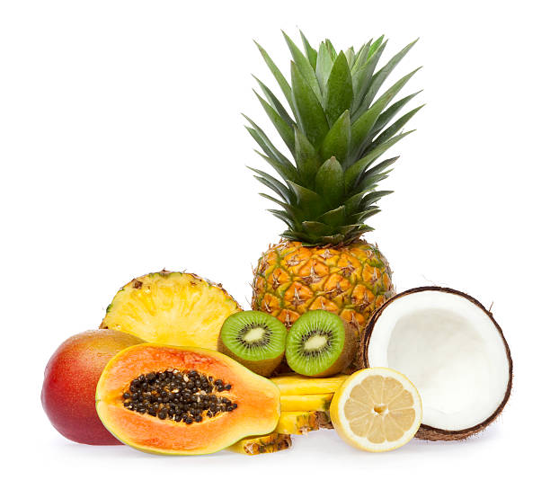 frutas exóticas composición aislado en blanco - papaya fruta tropical fotografías e imágenes de stock