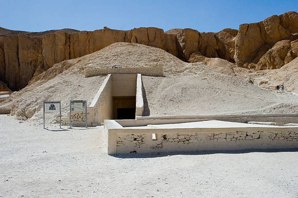 tumba de el de tutankamón - death mask of tutankhamun fotografías e imágenes de stock