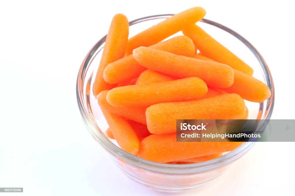 Tazón de zanahorias baby carrots - Foto de stock de zanahoria mini libre de derechos