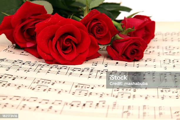 Photo libre de droit de La Romance banque d'images et plus d'images libres de droit de Partition musicale - Partition musicale, Rose - Fleur, Note de musique
