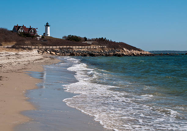calma ondas na praia de farol - lighthouse massachusetts beach coastline imagens e fotografias de stock