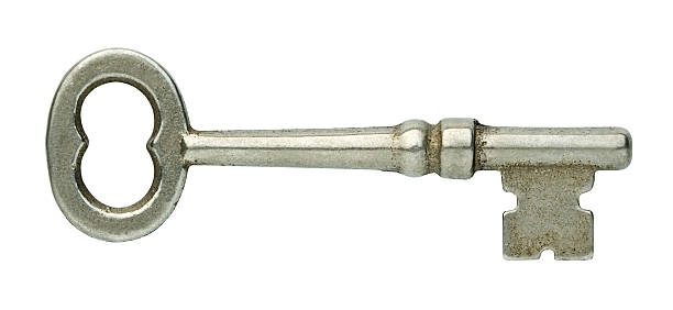 старый серебряная мастер-ключ с обтравка, белом фоне. - skeleton key стоковые фото и изображения