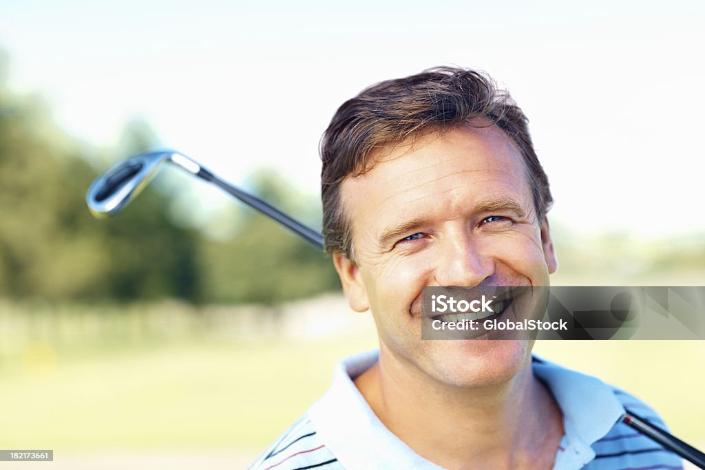 Golfista madura confiante com um sorriso - Foto de stock de 40-44 anos royalty-free
