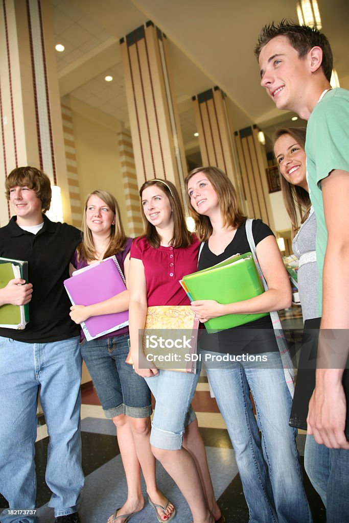 Schoolers feliz na Escola de - Royalty-free 16-17 Anos Foto de stock