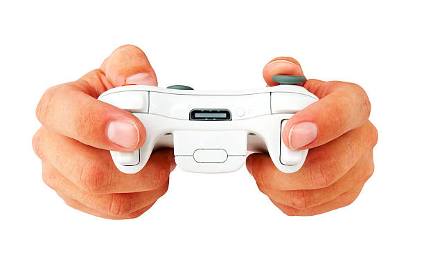 mãos humanas segurando um controlador de jogos sem fios em fundo branco - joystick gamepad control joypad imagens e fotografias de stock