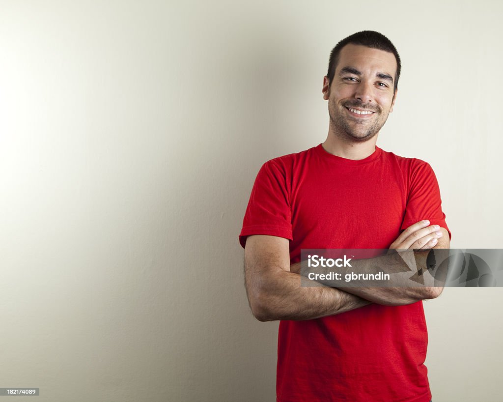 Обычная человек улыбка - Стоковые фото Красный роялти-фри