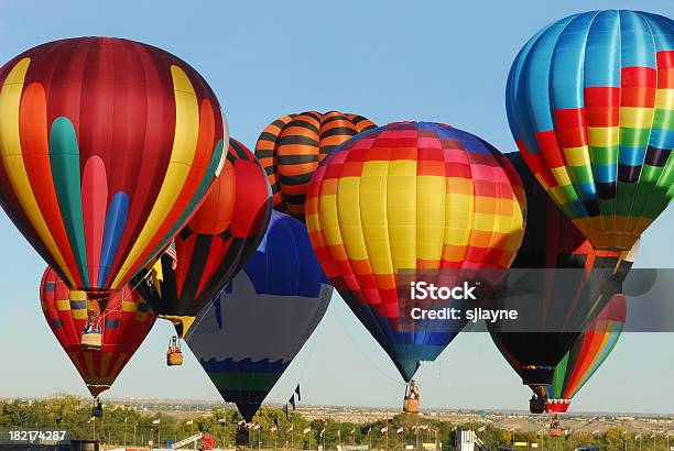 Foto de A Beleza De Balões De Ar Quente De Desconto e mais fotos de stock de Festa do Balão de ar quente - Festa do Balão de ar quente, Balão de ar quente, Albuquerque - Novo México