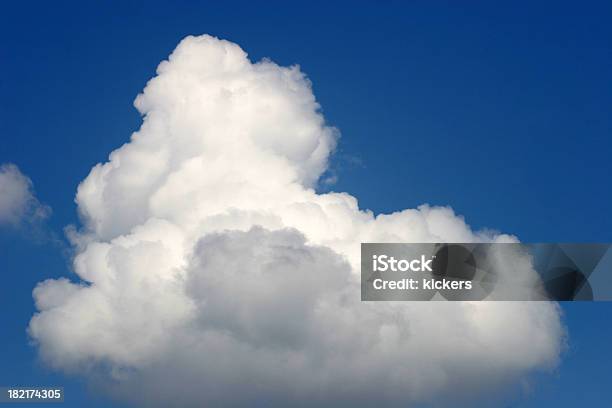Летнее Небо С Облаками Puffy — стоковые фотографии и другие картинки Без людей - Без людей, Белый, Время