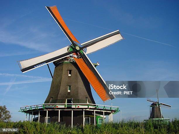 オランダエネルギー Iii - 4人のストックフォトや画像を多数ご用意 - 4人, オランダ, ザーン