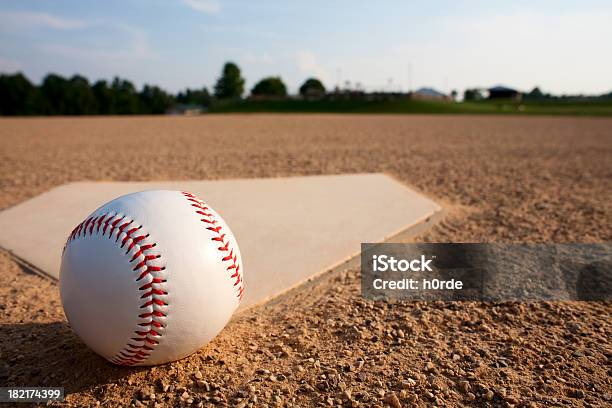 Бейсбол — стоковые фотографии и другие картинки Бейсбол - Бейсбол, Бейсбольный мяч, Домашняя база - Спорт