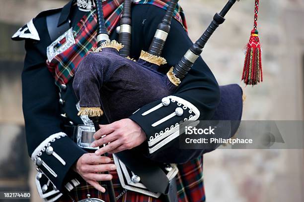 Gra Szkocji Dudy - zdjęcia stockowe i więcej obrazów Dudy - Dudy, Szkocja, Tartan