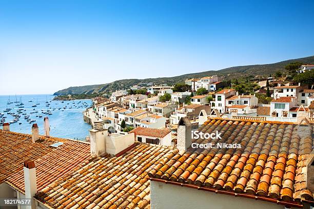 Hermoso Pueblo De España Foto de stock y más banco de imágenes de Cadaqués - Cadaqués, Provincia de Girona, Acantilado