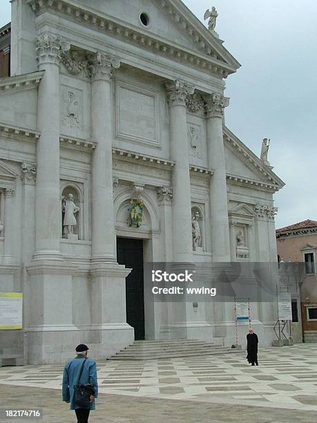 Foto de Igreja E Padre Esperando A Congregação e mais fotos de stock de Catolicismo - Catolicismo, Conceito, Culturas