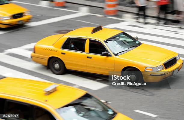 Taxi In New York Stockfoto und mehr Bilder von Gelbes Taxi - Gelbes Taxi, Bewegungsunschärfe, Fahren