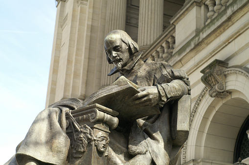 Statue of William Shakespeare outside the Carnegie