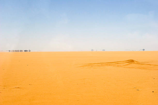 mirage - heat haze illusion desert heat photos et images de collection