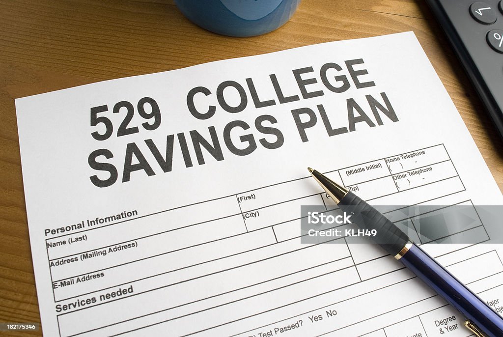 Piano di risparmio College applicazione - Foto stock royalty-free di Risparmi