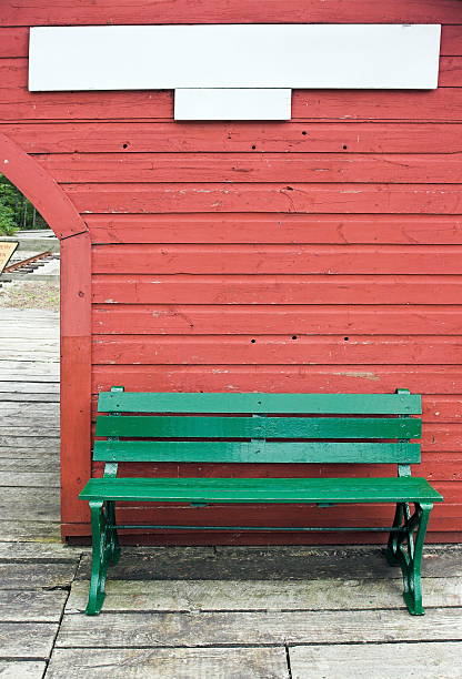 Grünen Tisch und leere Schild – Foto