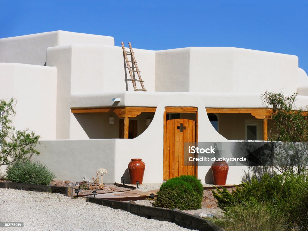 Hermosa casa del sudoeste de - Foto de stock de Nuevo México libre de derechos
