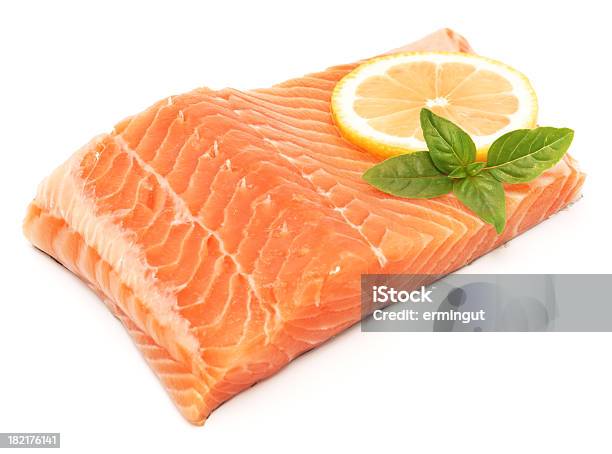 Filete De Salmón Aislado En Blanco Con Limón Y Hierbas Foto de stock y más banco de imágenes de Albahaca