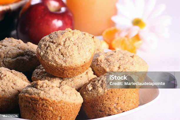 Muffin Alla Prima Colazione - Fotografie stock e altre immagini di Mela - Mela, Muffin - Dolci, Cotto al forno