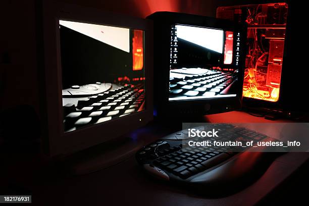 Computer Stockfoto und mehr Bilder von Computer - Computer, Computeranlage, Computerbildschirm