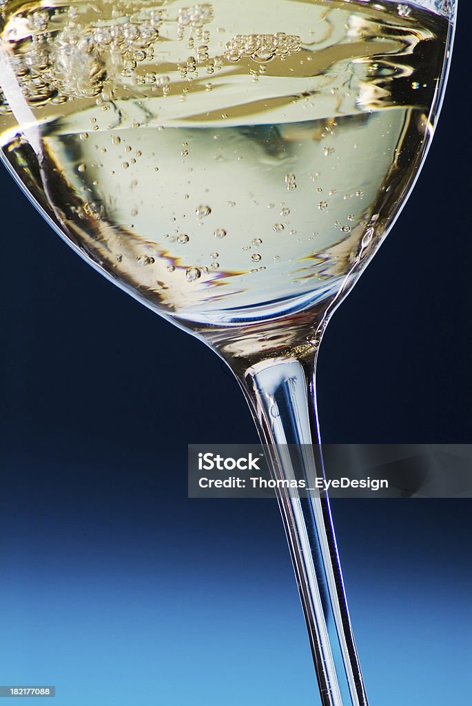 Вино стекло в Синей - Стоковые фото Алкоголь - напиток роялти-фри