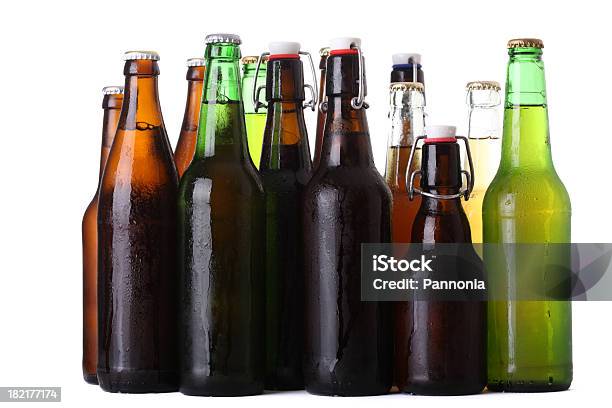 Botellas De Cerveza Foto de stock y más banco de imágenes de Botella de cerveza - Botella de cerveza, Recortable, Bebida alcohólica