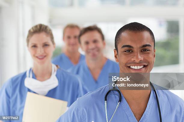 Foto de Equipe Médica e mais fotos de stock de Ajudante de enfermagem - Ajudante de enfermagem, Azul, Doutor
