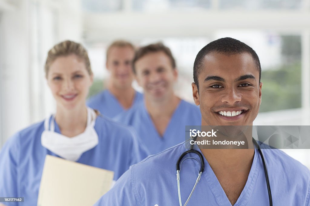 Медицинская группа - Стоковые фото Младшая медсестра роялти-фри
