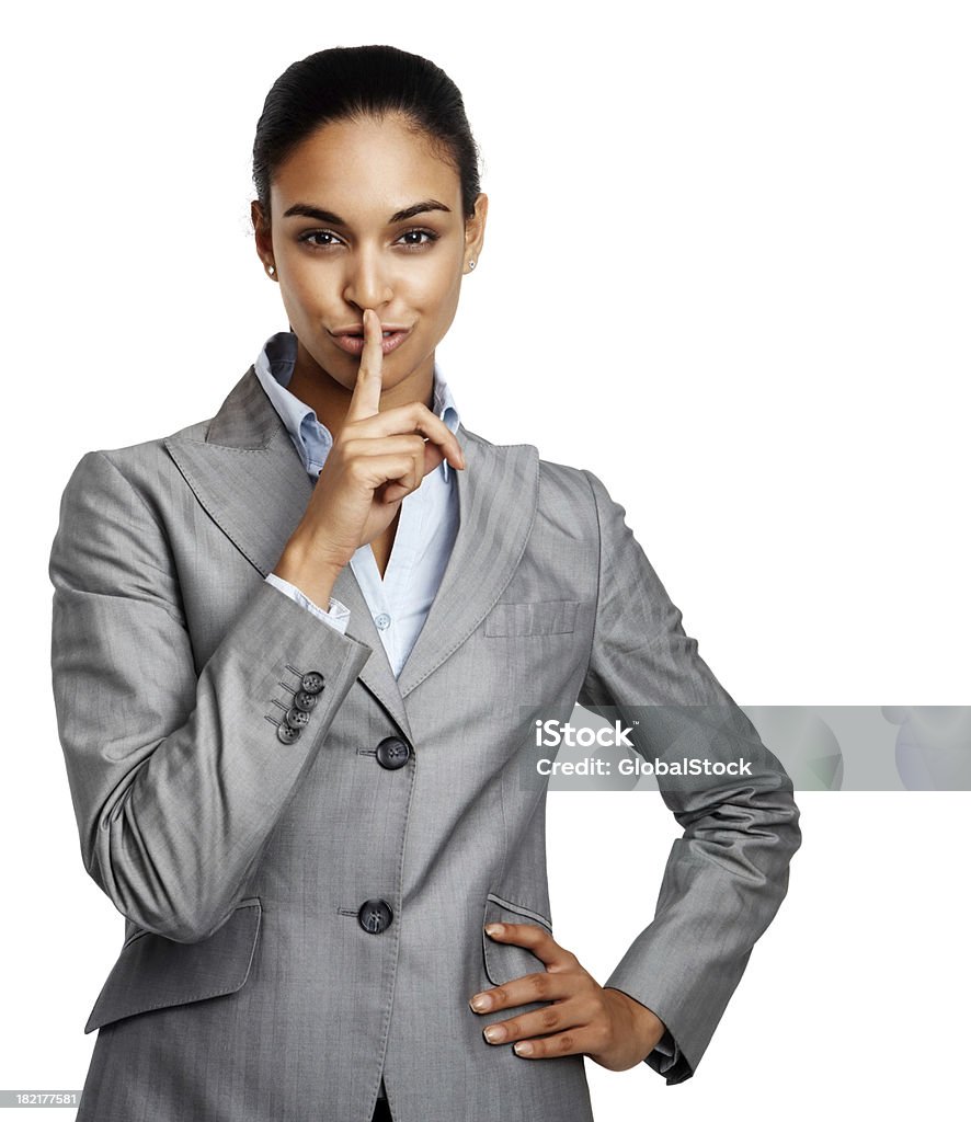 Femme d'affaires gestes avec le doigt sur les lèvres - Photo de 20-24 ans libre de droits