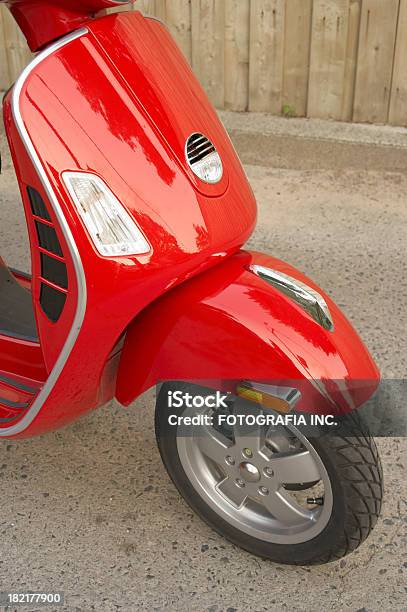 Vermelho Extremidade Frontal - Fotografias de stock e mais imagens de Abastecer - Abastecer, Bicicleta, Cool
