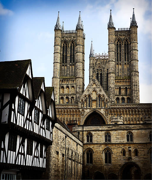 istock Lincoln Cathedral with a Tudor building in the foreground 182177932