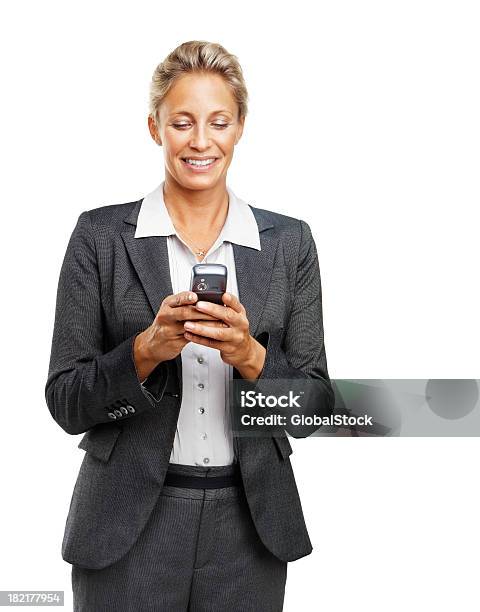 テキストメッセージを携帯電話ビジネスウーマン - カットアウトのストックフォトや画像を多数ご用意 - カットアウト, 専門性, 携帯電話