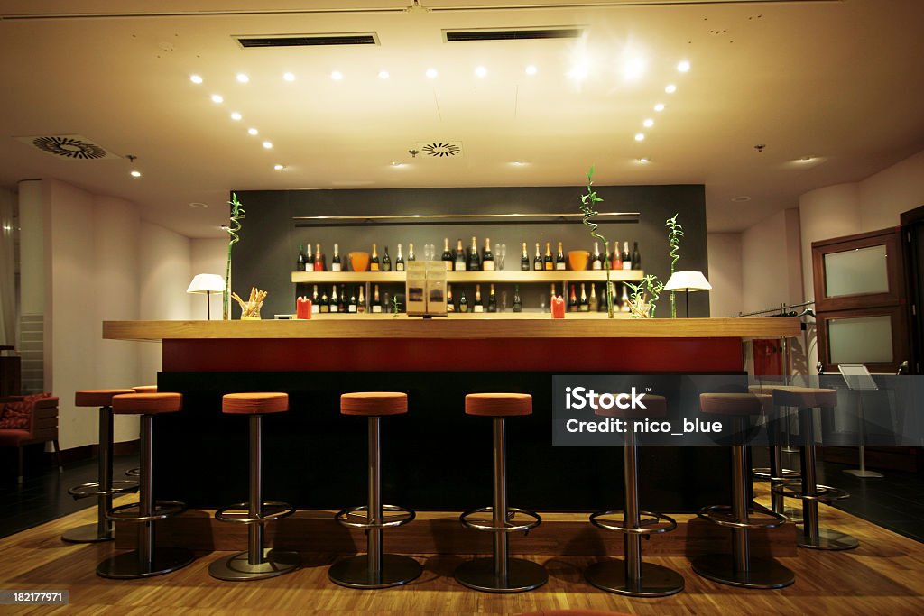 Moderno bar moderno - Foto de stock de Barra - Bar libre de derechos