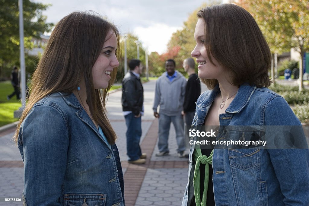 Potins de collège - Photo de Adolescent libre de droits