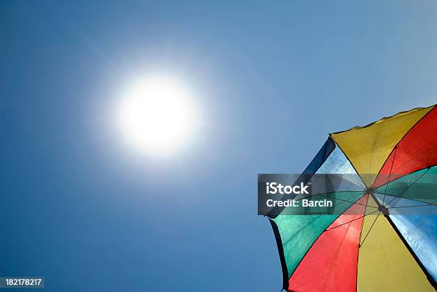 Bunte Regenschirm Und Sonntag Stockfoto und mehr Bilder von Regenschirm - Regenschirm, Sonne, Sonnenlicht