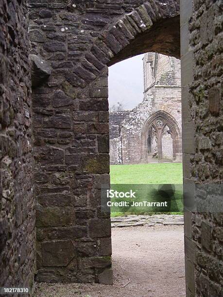 Abadia De Tintern País De Gales - Fotografias de stock e mais imagens de Abadia - Abadia, Abadia de Tintern, Antigo