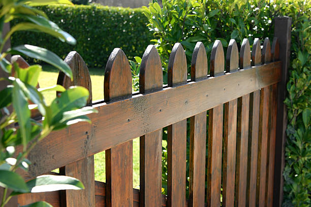 valla de madera - fence fotografías e imágenes de stock