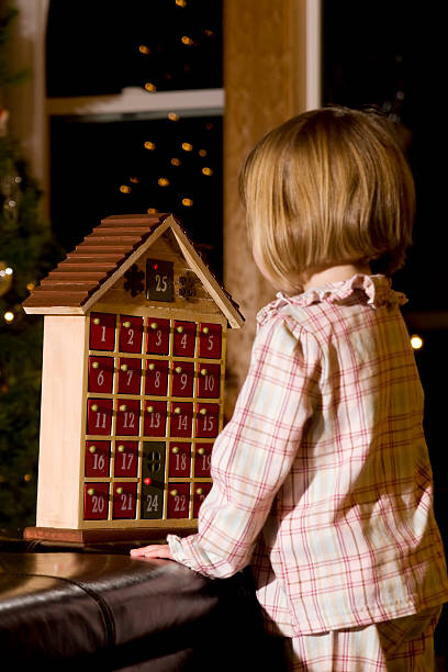 calendario navideño - advent calendar advent christmas childhood fotografías e imágenes de stock