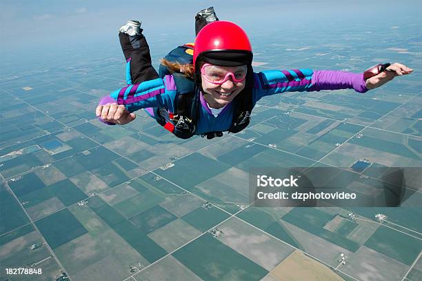 Royalty Free 스톡 사진행복함 여자 Skydiver 스카이 다이빙에 대한 스톡 사진 및 기타 이미지 - 스카이 다이빙, 여자, 한 명의 여자만