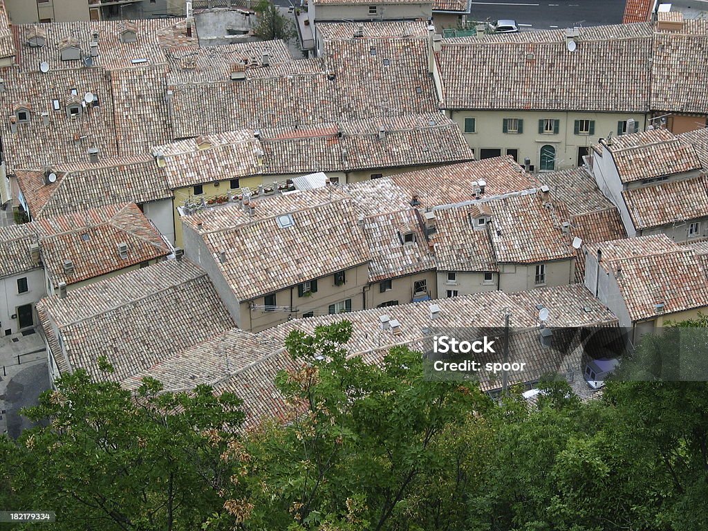 Vieux village italien toits de San Marino - Photo de Arbre libre de droits