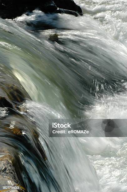 Wasserfall Stockfoto und mehr Bilder von Bizarr - Bizarr, Brille, Fallen