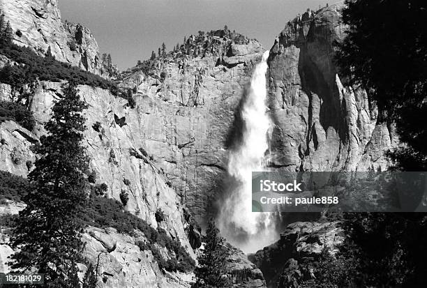 上ヨセミテ滝の B W - カリフォルニアシエラネバダのストックフォトや画像を多数ご用意 - カリフォルニアシエラネバダ, カリフォルニア州, ジョンミューアウィルダネス地域