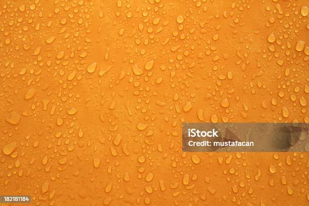 Raindrops - しずくのストックフォトや画像を多数ご用意 - しずく, オレンジ色, ガラス