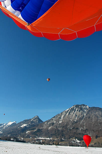 balões de ar quente alpes suíços - traditional festival adventure air air vehicle - fotografias e filmes do acervo