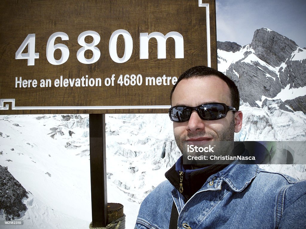 Wanderer auf Berg Top (cross-Entwicklung - Lizenzfrei 25-29 Jahre Stock-Foto