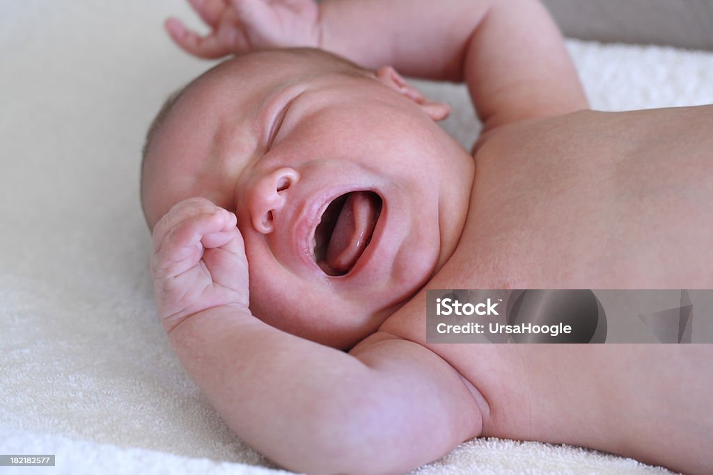 Nouveau-né bébé Pleurer - Photo de Affolé libre de droits